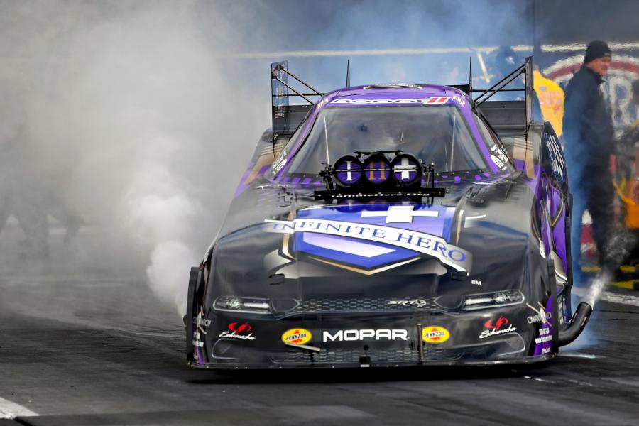  Dodge Charger SRT Hellcat Funny Car by Mopar 2018 года  (фото 11 из 19)